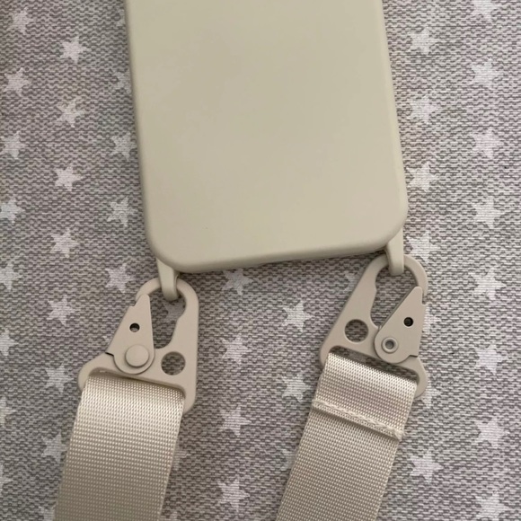 NWOT Crossbody Necklace Strap Silicone Phone Case - Picture 4 of 7